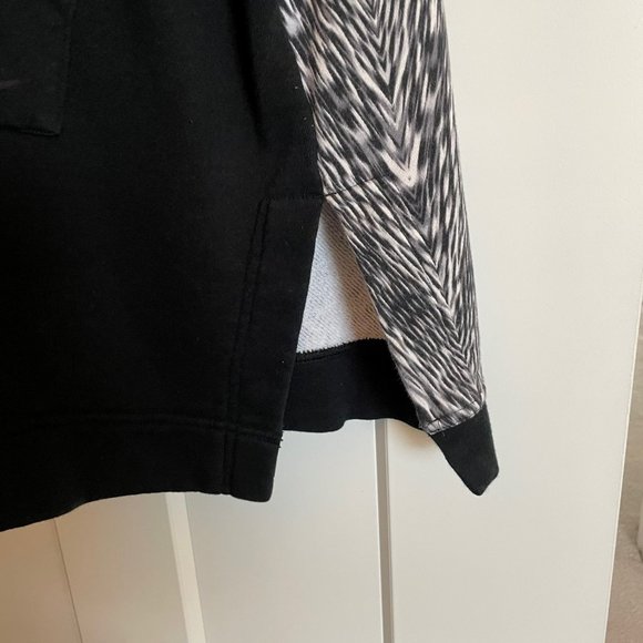 NIKE Hooded Dress with Printed Back - Picture 5 of 7